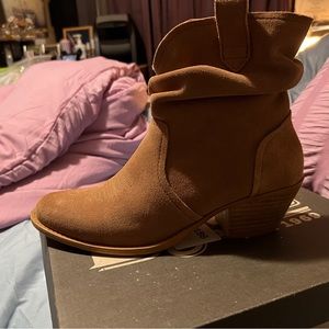 9 1/2 women bootie cowboy boots
